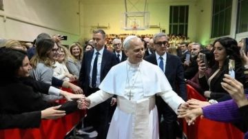 قداسة البابا لاون يشارك تلاميذ مجمع بولس السادس احتفالهم الميلادي