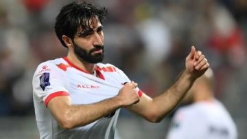 لاعب منتخب فلسطين يهاجم أمين عمر بعد ربع نهائي كأس العرب لاعب منتخب فلسطين يهاجم أمين عمر بعد ربع نهائي كأس العرب