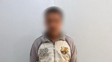 القبض على شخص يوزع أموالا على الناخبين بمحيط لجنة بطهطا القبض على شخص يوزع أموالا على الناخبين بمحيط لجنة بطهطا