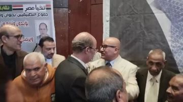 بالتزكية.. رمضان هلال نقيبا عاما للتطبيقيين وهذه أبرز قرارات العمومية