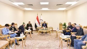 تعاون مصري إيطالي يتعزز داخل EDEX 2025.. وزير الإنتاج الحربي يلتقي السفير الإيطالي بجناح الوزارة تعاون مصري إيطالي يتعزز داخل EDEX 2025.. وزير الإنتاج الحربي يلتقي السفير الإيطالي بجناح الوزارة