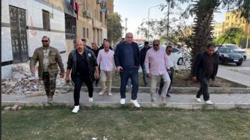 رئيس مدينة 6 أكتوبر يقود حملة لسحب وحدات سكنية تغير نشاطها إلى تجاري