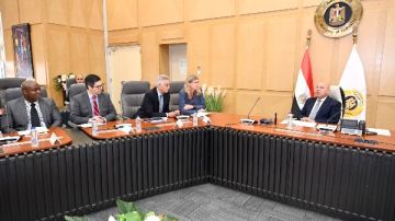 الصناعة: مصر ملتزمة بتوفير بيئة مستقرة ومحفزة للاستثمارات الأجنبية الصناعة: مصر ملتزمة بتوفير بيئة مستقرة ومحفزة للاستثمارات الأجنبية