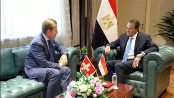 وزير الصحة يستقبل السفير السويسري ويتلقى دعوة رسمية لحضور المنتدى الاقتصادي السويسري-المصري وزير الصحة يستقبل السفير السويسري ويتلقى دعوة رسمية لحضور المنتدى الاقتصادي السويسري-المصري