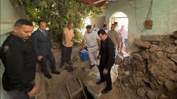 إخلاء سبيل الموظفين المتهمين بالتنقيب عن الآثار في مكتب صحة بقنا إخلاء سبيل الموظفين المتهمين بالتنقيب عن الآثار في مكتب صحة بقنا