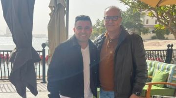 من أفضل المعلقين.. خالد الغندور يشارك صورته مع علي محمد علي