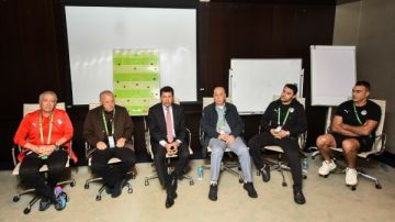 وزير الرياضة وأبوريدة يحفزان منتخب مصر المشارك في كأس العرب قبل مواجهة الكويت.. صور وزير الرياضة وأبوريدة يحفزان منتخب مصر المشارك في كأس العرب قبل مواجهة الكويت.. صور