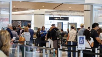 قبل المونديال.. إلزام الأجانب القادمين لأمريكا بالكشف عن سجلاتهم عبر مواقع التواصل قبل المونديال.. إلزام الأجانب القادمين لأمريكا بالكشف عن سجلاتهم عبر مواقع التواصل