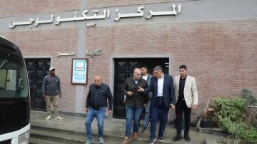 محافظ الجيزة يتفقد المركز التكنولوجي بقرية الودي ويجري تجربة عملية لتقديم المواطنين الطلب بدءا من التسجيل وحتى استلامه محافظ الجيزة يتفقد المركز التكنولوجي بقرية الودي ويجري تجربة عملية لتقديم المواطنين الطلب بدءا من التسجيل وحتى استلامه