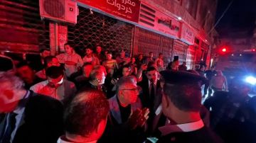 محافظ الدقهلية يتابع جهود السيطرة على حريق في سوق الخواجات محافظ الدقهلية يتابع جهود السيطرة على حريق في سوق الخواجات