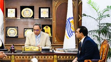 محافظ قنا يناقش آليات نقل المركز التكنولوجي بمدينة الوقف