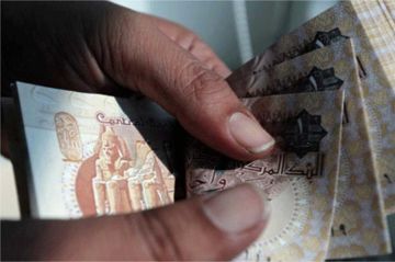 مصر.. مسعف وسائق يعيدان 684 ألف جنيه عثرا عليها خلال التعامل مع حادث سير (صورة) مصر.. مسعف وسائق يعيدان 684 ألف جنيه عثرا عليها خلال التعامل مع حادث سير (صورة)