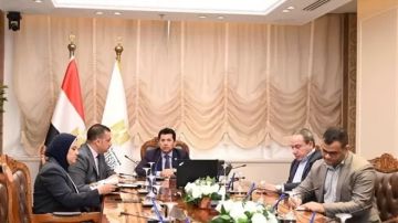 وزير الشباب والرياضة يجتمع باللجنة العليا لتغذية الرياضيين وزير الشباب والرياضة يجتمع باللجنة العليا لتغذية الرياضيين