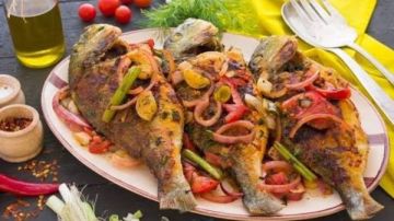 طريقة عمل صينية سمك دنيس بالزعتر والليمون