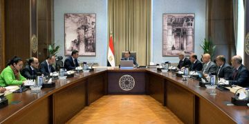 الحكومة تستعرض أعمال تطوير ورفع كفاءة شبكة الطرق إلى مطار الإسكندرية الدولي الحكومة تستعرض أعمال تطوير ورفع كفاءة شبكة الطرق إلى مطار الإسكندرية الدولي