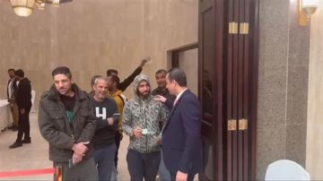 توافد المصريين بالسعودية على اللجان للتصويت بانتخابات النواب