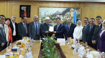 جامعة الأزهر تستقبل وفدا من مستشفى روجين شنغهاي لتعزيز التعاون الطبي والبحث العلمي مع الصين جامعة الأزهر تستقبل وفدا من مستشفى روجين شنغهاي لتعزيز التعاون الطبي والبحث العلمي مع الصين