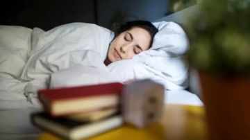 دراسة تحسم الجدل حول عدد ساعات النوم المثالي لزيادة النشاط وتقليل خطر الوفاة المبكرة