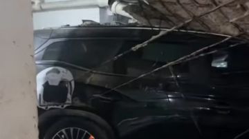 صدمة جديدة لأسرة إسماعيل الليثي.. سقوط سقف جراج على سيارة أرملته في الجيزة صدمة جديدة لأسرة إسماعيل الليثي.. سقوط سقف جراج على سيارة أرملته في الجيزة