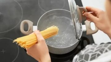 احذري هذه الأفعال عند سلق المكرونة .. مواد سامة ومركبات مسرطنة تفاصيل