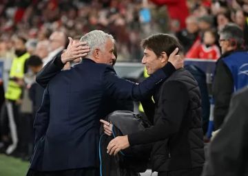 مورينيو يكشف أسباب فوز بنفيكا على نابولي في دوري الأبطال مورينيو يكشف أسباب فوز بنفيكا على نابولي في دوري الأبطال