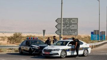 إسرائيل تعيد فتح معبر حدودي مع الأردن لعبور المساعدات لغزة إسرائيل تعيد فتح معبر حدودي مع الأردن لعبور المساعدات لغزة