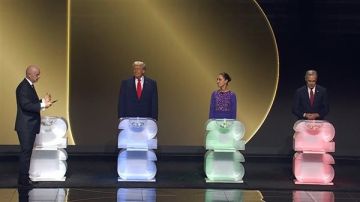 ترامب ورئيسة المكسيك ورئيس وزراء كندا يشاركون في سحب قرعة مونديال 2026