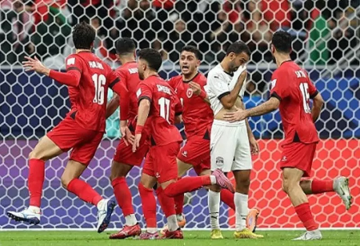 منتخب مصر يتلقى خسارة ثقيلة من الأردن ويودع بطولة كأس العرب مبكرا (فيديو) منتخب مصر يتلقى خسارة ثقيلة من الأردن ويودع بطولة كأس العرب مبكرا (فيديو)