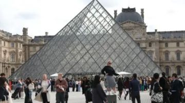 إضراب بمتحف اللوفر بعد سرقة أكتوبر وتضرر 400 وثيقة بمكتبة الآثار المصرية إضراب بمتحف اللوفر بعد سرقة أكتوبر وتضرر 400 وثيقة بمكتبة الآثار المصرية