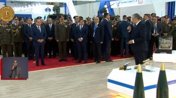 الرئيس السيسي يتفقد معرض الصناعات الدفاعية والعسكرية إيديكس ٢٠٢٥ 