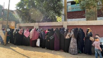 رئيس لجنة متابعة انتخابات الفيوم: ضبط رشاوى انتخابية خارج مدرسة الشهيد محمد هاشم رئيس لجنة متابعة انتخابات الفيوم: ضبط رشاوى انتخابية خارج مدرسة الشهيد محمد هاشم