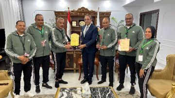 محافظ قنا يستقبل فرقة أناكوندا بعد فوزها بدرع التميز فى مهرجان كينيا الدولي للمسرح