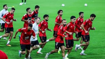 مران الأهلي.. تألق الخماسي الدفاعي وبرنامج تأهيلي لكريم فؤاد قبل مواجهة سيراميكا مران الأهلي.. تألق الخماسي الدفاعي وبرنامج تأهيلي لكريم فؤاد قبل مواجهة سيراميكا