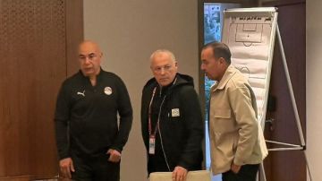 هاني أبو ريدة يجتمع بالمنتخب قبل مواجهة زيمبابوي غدا