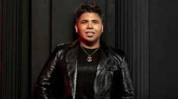 هجبلها عمرو دياب في الفرح.. عمر كمال يكشف مواصفات عروسه المنتظرة هجبلها عمرو دياب في الفرح.. عمر كمال يكشف مواصفات عروسه المنتظرة