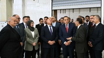 رئيس الوزراء يتفقد مشروع رفع كفاءة وتأهيل مركز تكنولوجيا دباغة الجلود بمدينة الروبيكي رئيس الوزراء يتفقد مشروع رفع كفاءة وتأهيل مركز تكنولوجيا دباغة الجلود بمدينة الروبيكي