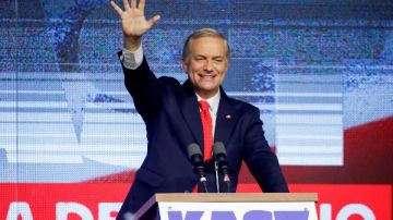 فوز كاسح لليمين المتطرف في تشيلي.. خوسيه أنطونيو كاست رئيسا للبلاد فوز كاسح لليمين المتطرف في تشيلي.. خوسيه أنطونيو كاست رئيسا للبلاد