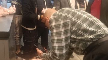 كارثة خلف العروض الوهمية.. تفاصيل إغلاق محل دواجن فاسدة بالجيزة