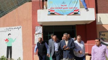 محافظ أسوان يتفقد اللجان الانتخابية استعدادا لجولة الإعادة لمجلس النواب.. شاهد محافظ أسوان يتفقد اللجان الانتخابية استعدادا لجولة الإعادة لمجلس النواب.. شاهد