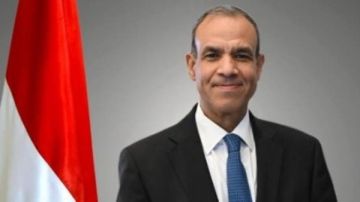 نعتز بمسيرة العمل الوطني بقيادتكم وزير الخارجية يهنئ الرئيس بالعام الجديد نعتز بمسيرة العمل الوطني بقيادتكم وزير الخارجية يهنئ الرئيس بالعام الجديد