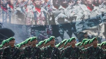 تشكيل قوة دولية في غزة.. واشنطن تمضي قدما وإندونيسيا تستعد لإرسال 20 ألف جندي تشكيل قوة دولية في غزة.. واشنطن تمضي قدما وإندونيسيا تستعد لإرسال 20 ألف جندي