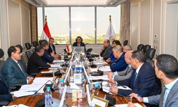 وزير التموين المصري يعقد اجتماعا مع شركات المطاحن لتعزيز كفاءة إنتاج الدقيق وزير التموين المصري يعقد اجتماعا مع شركات المطاحن لتعزيز كفاءة إنتاج الدقيق