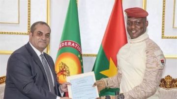 السفير المصرى يقدم أوراق اعتماده إلى الرئيس البوركيني السفير المصرى يقدم أوراق اعتماده إلى الرئيس البوركيني