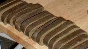 ضبط 20 طربة حشيش وسلاح أبيض غرب الأقصر ضبط 20 طربة حشيش وسلاح أبيض غرب الأقصر