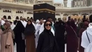 هند عبد الحليم تؤدي مناسك العمرة هند عبد الحليم تؤدي مناسك العمرة