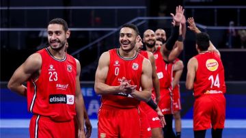 المدير الفني لسلة الأهلي يهدد بالرحيل بسبب تدخلات أحمد الجارحي