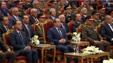 الرئيس السيسي يتفقد جناحي دولة الإمارات والمملكة الأردنية الهاشمية