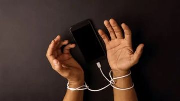 الهلال الأحمر: العنف الرقمي ضد المرأة مسؤولية مجتمعية وحمايتهن لم تعد خيارا الهلال الأحمر: العنف الرقمي ضد المرأة مسؤولية مجتمعية وحمايتهن لم تعد خيارا