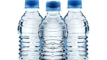 ضبط 12 ألف زجاجه مياه في مصنع غير مرخص بالمنيا