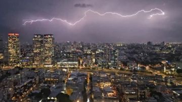 عاصفة بايرون تضرب إسرائيل بشدة.. أمطار غير مسبوقة وتحذيرات من فيضانات واسعة عاصفة بايرون تضرب إسرائيل بشدة.. أمطار غير مسبوقة وتحذيرات من فيضانات واسعة